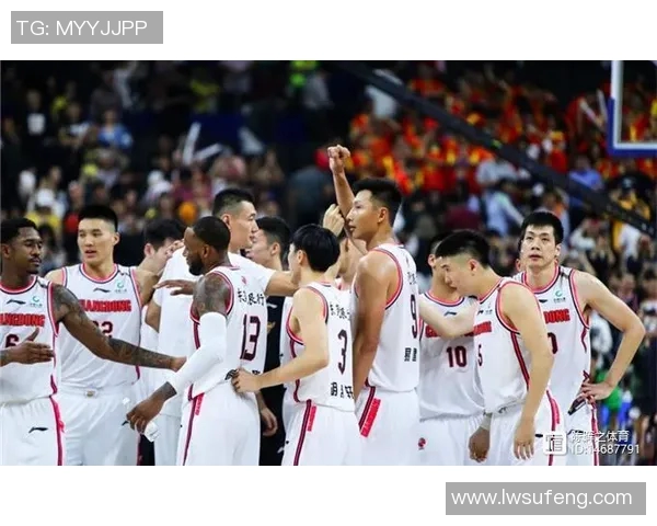 深圳篮球队在世界锦标赛中以90分稳居积分榜首位展现强大实力