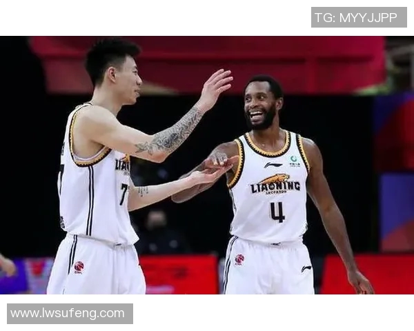 重庆排球队团队协作引发热议球迷对战术配合与默契度展开激烈讨论